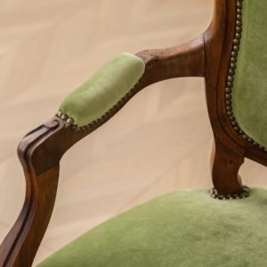 Divano <span class=keywords><strong>in</strong></span> <span class=keywords><strong>Velluto</strong></span> Intagliato <span class=keywords><strong>in</strong></span> Legno Massello Stile Vintage, Divanetto Classico a 2 Posti <span class=keywords><strong>in</strong></span> Tessuto per Soggiorno di Villa, Vendita all'Ingrosso Diretta dalla Fabbrica - Product Image 5