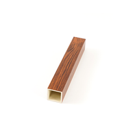 Tubo Cuadrado de WPC Personalizado al por Mayor - Madera Decorativa Impermeable y Ecológica para Interiores/Exteriores para Escuelas, Almacenes, Salas de Estar 3D