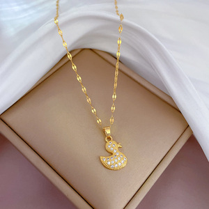 Collar de Lujo con Colgante de Patito con Diamantes de Circonia, Cadena de Acero de Titanio, para Mujer - Product Image 2