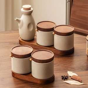 <span class=keywords><strong>Set</strong></span> di Barattoli per Condimenti in Ceramica Stile Giapponese Retrò 2026, Dispenser per Olio in Argilla Ceramica Fatto a Mano con Coperchio e Vassoio in Legno - Product Image 1