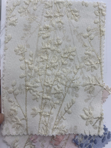 Tissu d'<span class=keywords><strong>ameublement</strong></span> jacquard brodé métallique en brocart 100 % polyester de poids moyen pour vêtements de garçons et de filles - Product Image 3