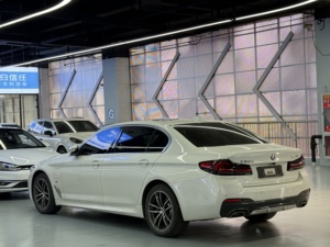 รถยนต์มือสอง BMW ซีรีส์ 5 PHEV ปี 2021 รุ่น 535Le M Sport Package 5 ที่นั่ง ขับเคลื่อนล้อหลัง พวงมาลัยซ้าย เกียร์อัตโนมัติ ปลั๊กอินไฮบริด ยูโร 6 - Product Image 6