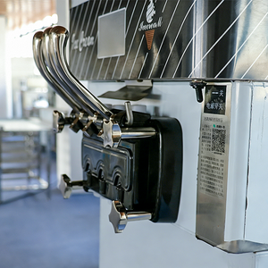 Machine à <span class=keywords><strong>glace</strong></span> molle HELAXEN en acier inoxydable 2200W 220V, trois saveurs, design compact, facile à nettoyer, pour usage domestique et commercial - Product Image 4