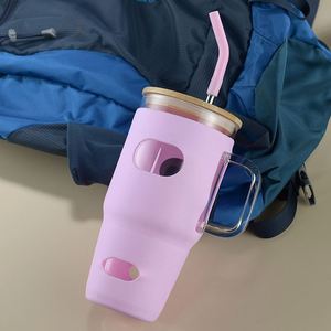 Gobelet de voiture en verre borosilicate XH GT8011 32oz avec poignée ergonomique, manchon en silicone anti-collision et paille en bambou - Product Image 3