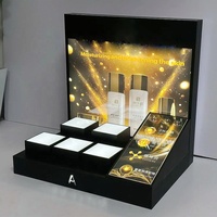 Présentoir de maquillage en acrylique transparent petit trapèze personnalisé pour comptoir soins de la peau parfum stand cosmétique