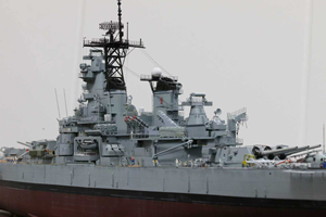 Modèle de navire de guerre américain <span class=keywords><strong>Missouri</strong></span> à l'échelle 1/350, version modernisée 1991 - Product Image 3