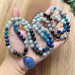 สร้อยคอมุกมาลา <span class=keywords><strong>108</strong></span> เม็ด ทำด้วยมือ, โซดาไลต์ธรรมชาติ, อะพาไทต์, อะความารีน, เกรย์ออนิกซ์, จาปามาลา, คริสตัลบำบัด, ของขวัญสำหรับโยคะและการสวดมนต์ - Product Image 1