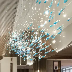 Индивидуальное украшение интерьера с большой голубой рыбьей формы художественная стеклянная люстра для коридоров вестибюля отеля