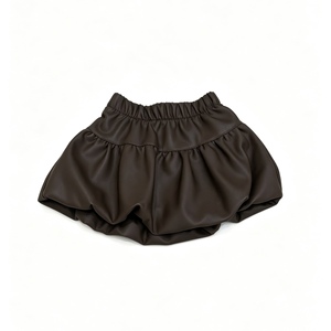 Shorts en similicuir PU pour filles, taille élastique, style ballon, collection automne, minimalistes, vente en gros, vêtements pour enfants, OEM - Product Image 2