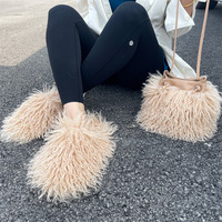 Nouvel ensemble 2026 : Pantoufles d'intérieur en fausse fourrure d'agneau et sac à bandoulière moelleux assorti pour femme – Tenue 2 pièces en fourrure
