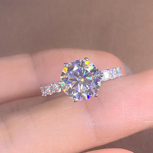 Anillo de Compromiso de Diamantes en Oro Blanco para Mujer F1393, Corte Brillante Redondo, Diamante Natural Color G, Piedras Laterales - Product Image 4