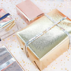 Bán buôn 80gsm Gleamy kết cấu kim loại giấy kích thước lớn aluminizing Giấy không thấm nước tráng Quà Tặng giấy gói - Product Image 5