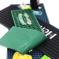 Tapis de bar à cocktails de luxe écologique personnalisé tapis de bière en caoutchouc PVC souple avec logo en relief accessoires de chemin de goutte à goutte de bar personnalisés