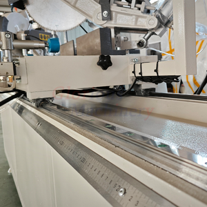 Scie <span class=keywords><strong>de</strong></span> précision CNC à double tête 45 degrés pour la découpe d'aluminium, PVC, profilés <span class=keywords><strong>de</strong></span> fenêtres et <span class=keywords><strong>de</strong></span> portes, et cadres - <span class=keywords><strong>Prix</strong></span> compétitif - Product Image 3