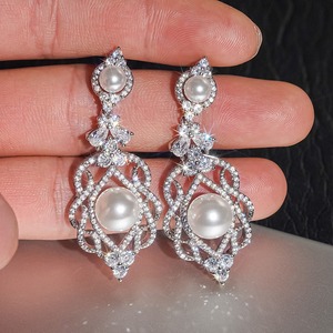 Eleganti orecchini floreali con perline, accessori per matrimoni e feste per donne e spose - Product Image 4