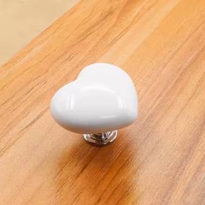 Botón de Inodoro en Forma de Corazón, Pulsador de Agua para Baño, Interruptor de Tanque de Agua, Decoración para Baño, Protector de Uñas - Product Image 5