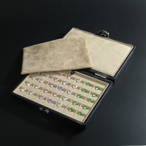 Plateau de présentation de bijoux personnalisé pour colliers, boucles d'oreilles, bagues, plateau de présentation en cuir noir - Product Image 5