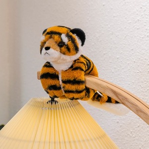 Nouvelle <span class=keywords><strong>série</strong></span> de sacs à main portables en forme d'ours mignon 2025, décoration de sac à main, cœur chaud, lot d'usine, jouet en peluche en coton PP pour - Product Image 3