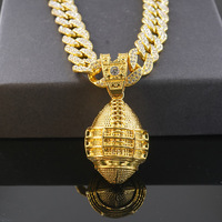 Collier pendentif football américain argenté audacieux avec chaîne cubaine entièrement ornée de strass pour homme, style hip-hop, fan de sport, streetwear