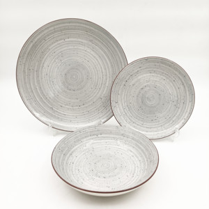 Juego <span class=keywords><strong>de</strong></span> <span class=keywords><strong>Vajilla</strong></span> <span class=keywords><strong>de</strong></span> <span class=keywords><strong>Gres</strong></span> Blanco con Espiral y Diseño Moteado, Estilo Rústico con Borde Rojo Hecho a Mano - Product Image 3
