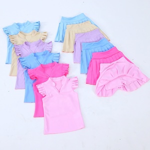 طقم يوجا مخصص للفتيات من تياوس، صندوق مفاجآت يحتوي على توب بدون أكمام بأكتاف مجنحة وتنورة مطوية مع تطريز - Product Image 5