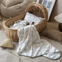 Couverture d'été fine 4 couches en fibre de bambou et coton pour bébés et enfants, idéale pour la sieste en crèche et l'utilisation climatisée, en soie glacée