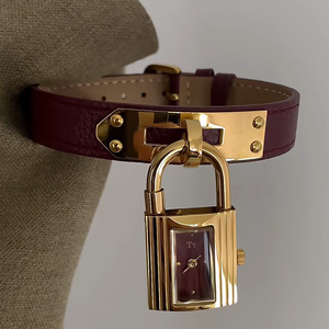 <span class=keywords><strong>Orologio</strong></span> al Quarzo Vintage <span class=keywords><strong>con</strong></span> Quadrante Unico e Alla Moda a Forma di Lucchetto, <span class=keywords><strong>Cinturino</strong></span> in <span class=keywords><strong>Pelle</strong></span> per Donne, Stile di Lusso Discreto - Product Image 3