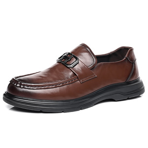 Mocasines de cuero informales de negocios con punta redonda para hombre, zapatos sin cordones de suela suave negros para oficina y carrera, para jóvenes de 18 a 40 años - Product Image 4