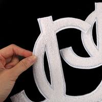 Logo de créateur personnalisé pas cher broderie chenille fer à repasser sur la presse à chaud patchs lettres de sport patchs personnalisés pour vêtements vêtement