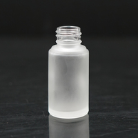 20ml 30ml 50ml Mattglas-Flaschen für Hautpflege-Serum Leere Zylinder Individuelle Farbe Gold/Silber Pumpzerstäuber ISO9001-Zertifiziert
