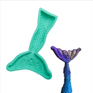Moule en silicone en forme de queue de sirène pour le fondant, la décoration de gâteaux et le chocolat - Product Image 1