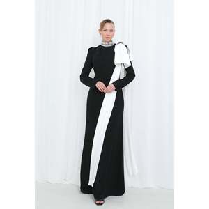 Vestido de Noche Negro Modesto para Mujer Puane con Elegante Detalle de Cuello de Perlas y Accesorio de Lazo Chic para Ocasiones Especiales - Product Image 4