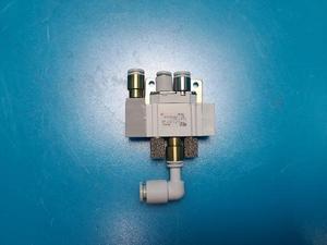Válvula Neumática de 5 Puertos SMC SYA3120-C6-F2-X10, Usada, Piezas de Equipos Semiconductores Legacy - Product Image 1