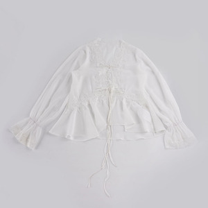 Blusa de gasa con cuello en V y encaje calado, manga acampanada con lazo, estilo francés, sexy, casual, para vacaciones - Product Image 6