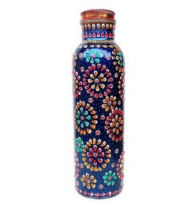 Botella de cobre martillado tradicional con tapa a prueba de fugas para beber y almacenar agua con aspecto único de la India - Product Image 4