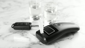 Fabrikverkauf Taschenformat Atemalkoholtester Alkoholtester mit Halbleitersensor 2,0-Zoll-LCD-Display 20 Testaufzeichnungen Anti-Alkohol - Product Image 2