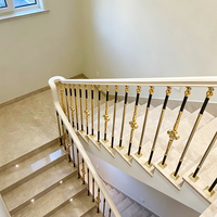 Rampe d'escalier en métal de luxe sur mesure, design et dimensions personnalisés, balustrade d'escalier intérieure pour la décoration d'escalier de villa