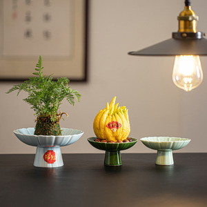 Assiette en céramique à pied haut en forme de pétale de lotus, plat à fruits en porcelaine pour le thé, les collations et les fêtes - Product Image 1