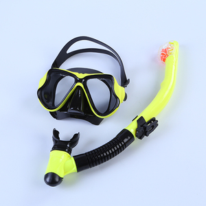 블랙 PVC 호흡 튜브 스노클 세트(액상 스킨 스쿠버 마스크 및 드라이 탑 시스템 포함) - Product Image 1