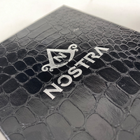 Boîte d'emballage de luxe pour bijoux en papier à motif crocodile brillant, extérieur en velours, logo en feuille d'argent, finition noire, personnalisable, classique