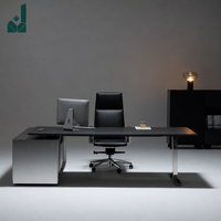 Bureau de direction moderne, durable et écologique avec base en acier poli miroir 8K, système de levage à double moteur et armoire latérale en forme de L pour