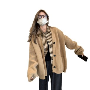 2024 primavera nueva Alta Calidad Color sólido suelto cuello en V diseño de un solo bolsillo estilo universitario moda mujer cárdigan de punto - Product Image 1