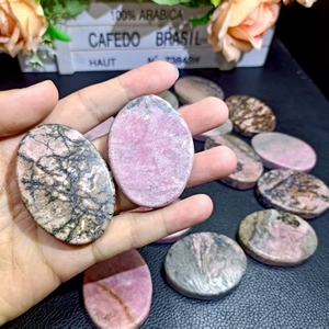 All'ingrosso pietra di lucidatura naturale di alta qualità Rhodonite palma piatta pietra per spirituale o decorazione - Product Image 4