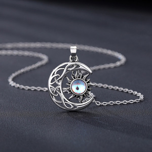 Collana con Ciondolo Luna in Argento 925 con Cristalli e Strass, Stile Vintage Unisex, Catena a Maglia Quadrata per Uso Quotidiano - Product Image 1