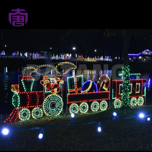 Éclairage de train de Noël LED sur mesure pour projet de décoration de centre commercial en période des fêtes - Product Image 2