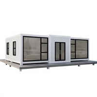 Maison conteneur blanche extensible, cabane modulaire préfabriquée, maison de vacances de glamping à double aile avec verrière panoramique 20ft 40ft