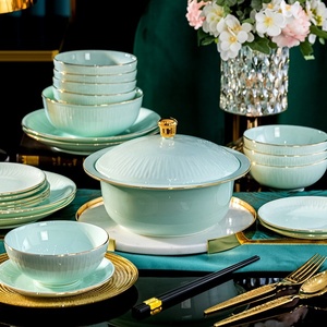 Ensemble de bols et d'assiettes en porcelaine fine de Jingdezhen, comprenant deux bols et deux paires de baguettes ; service de table avec - Product Image 2