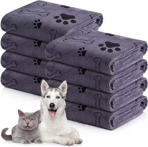 Vente en gros de peignoir personnalisé doux absorbant non pelucheux en microfibre serviette de bain patte de chien séchage rapide pour chien nettoyage serviette pour animaux de compagnie - Product Image 1