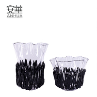 Vases en verre Art Déco soufflés à la main, ensemble saisissant, accent noir texturé, bord festonné transparent, vases à fleurs de table pour un style moderne