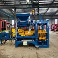 Machine de fabrication de blocs hydraulique entièrement automatique produisant des briques creuses en béton et des pavés emboîtables pour les projets de construction